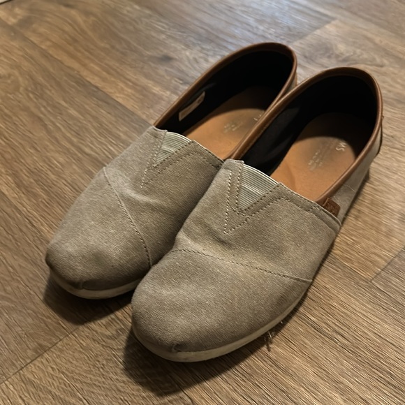Tom’s size 13 (Gray - Used) men’s - Picture 5 of 5